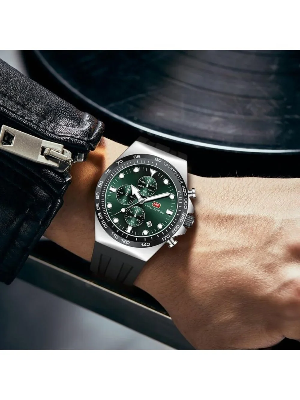 Men's Silver And Green Analog Quartz Waterproof Chronograph Stylish Casual Watch